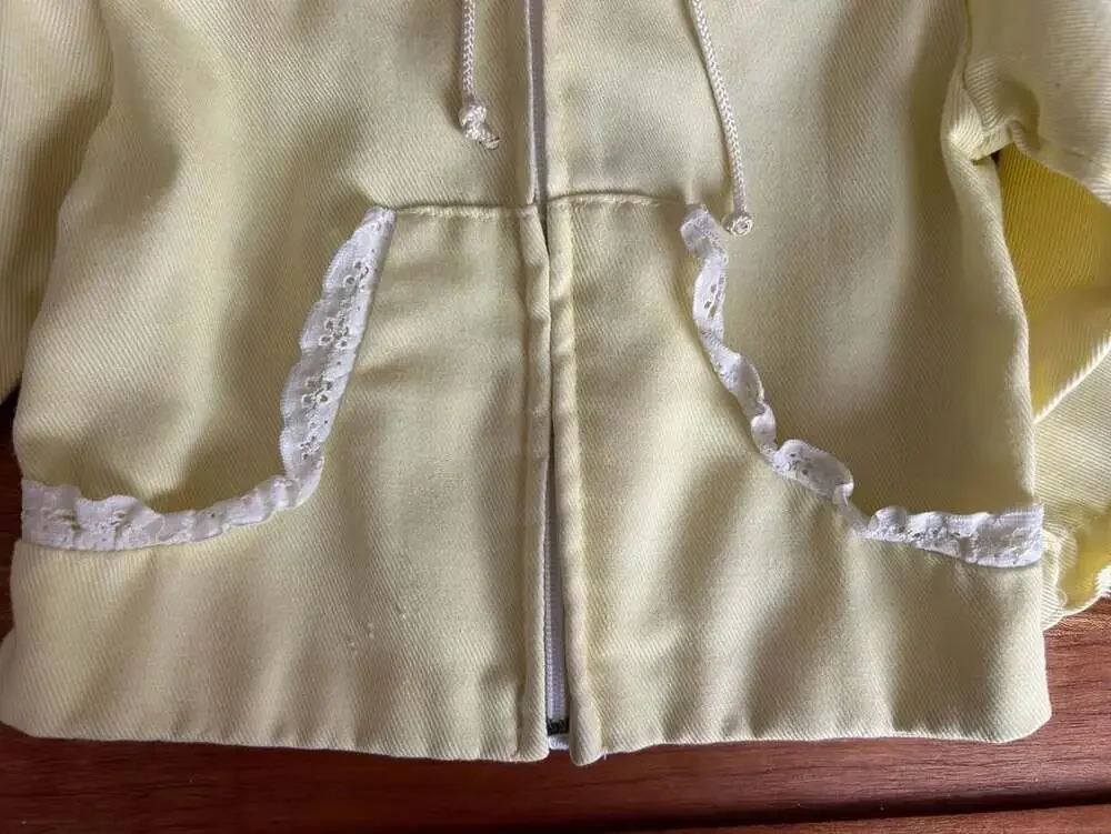 RN 27046 yellow hooded